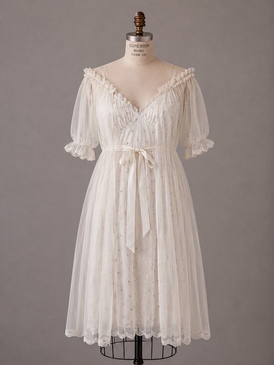 Vintage Tops - Vintage Sheer Embroidered Chiffon Robe & Slip Set
Women’s Size Small